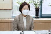 유은혜, 장고 끝 내각 남기로…지방선거 경기지사 불출마