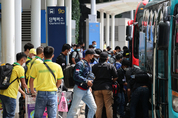 출생 신고 못해 태어나자 마자 '생이별' 하는 '불법체류자 아기들'