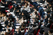 '학부모 학교 참여 휴가제' 도입, 지금이 '적기'...교권 보호 '일조'