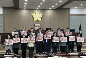 수원시의회 더불어민주당·진보당, "헌재 재판관 전원일치 탄핵안 인용 결정하길"