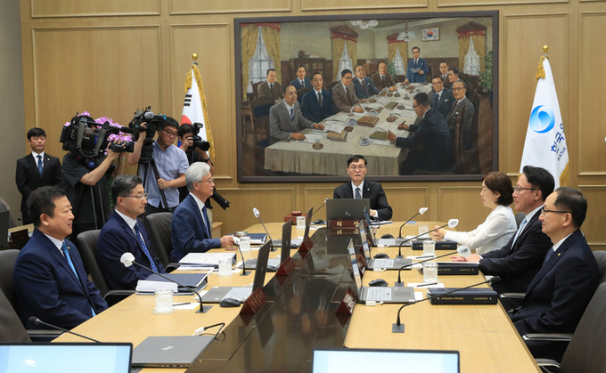 한은, 기준금리 '5연속 동결' 유력…늘어나는 가계부채 변수 - 경기신문