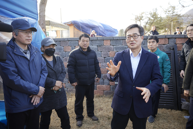 가세연, 김동연 ‘국가공무원법 위반’ 고발…金 “대꾸 가치 없어”