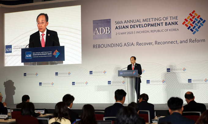 Shinhan Bank Participates in ADB Annual Meeting in Incheon as